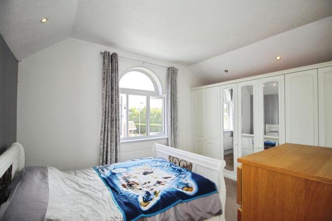 4 bed Detached for sale Image 12
