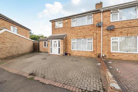 Viscount Close, Luton, Bedfordshire, LU3