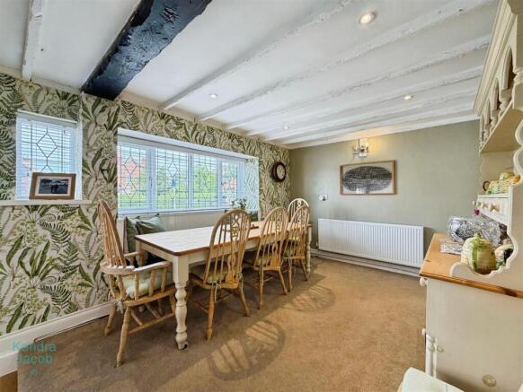 4 bed Detached for sale Image 11