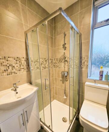 2 bed Terraced to rent Image 7