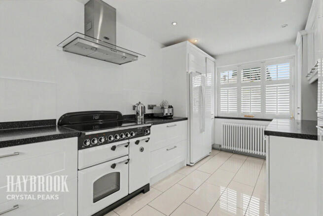 4 bed Detached for sale Image 12