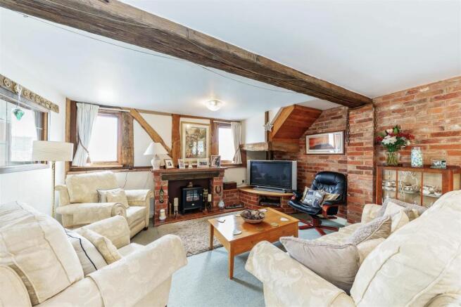 8329353-interior08.JPG