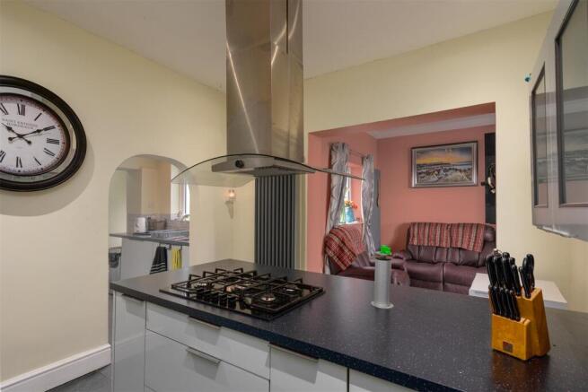 2 bed Semi-Detached for sale Image 9