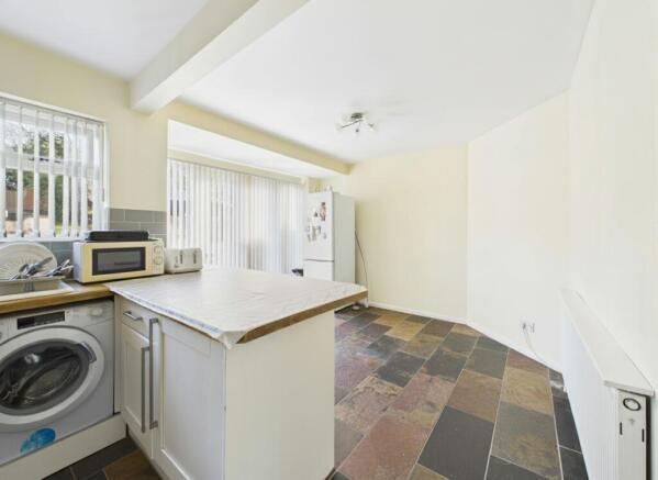 cam05591g0pr0102still007001