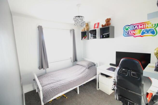66 Bedale Ave-Bed3.JPG
