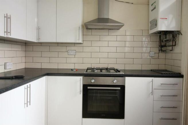 4 bed Flat to rent Image 5