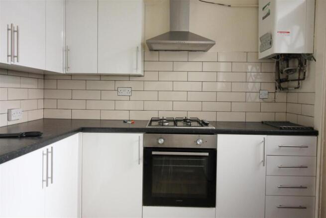 4 bed Flat to rent Image 5