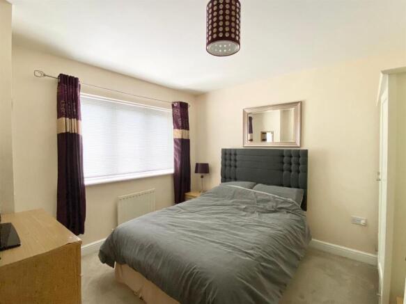 4 bed Town House to rent Image 5