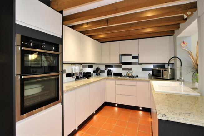MODERN KITCHEN
