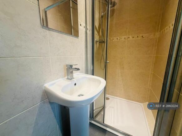2 bed Flat to rent Image 7