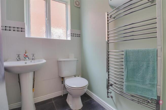 5 bed Detached for sale Image 8