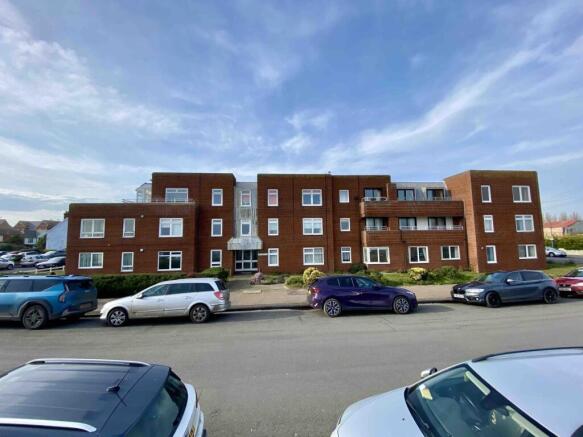 1 Bedroom Ground Floor Apartment for Sale