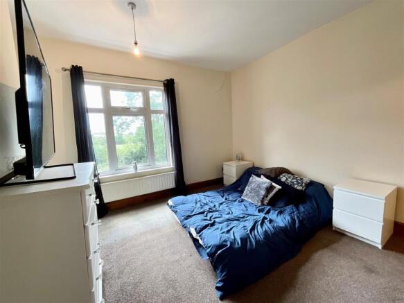 bedroom1.jpg