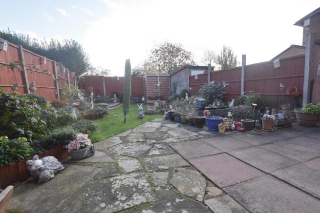 REAR ENCLOSED GARDEN