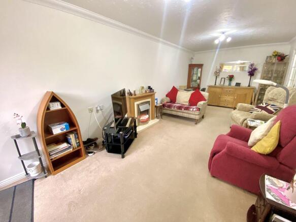 Lounge/Dining Room