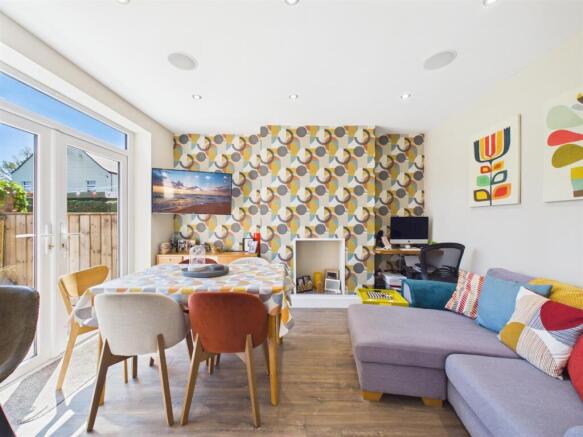 3 bed Semi-Detached for sale Image 4