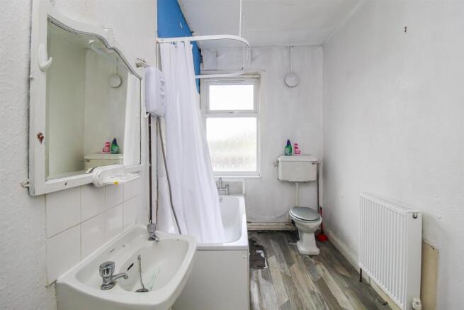 2 bed House for sale Image 7