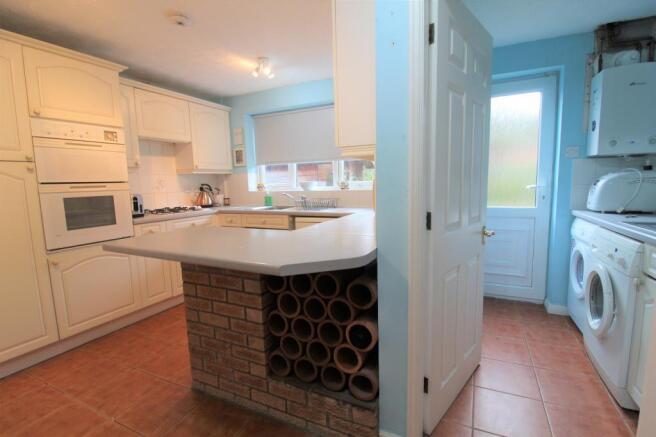 Kitchen & Breakfast/Utility