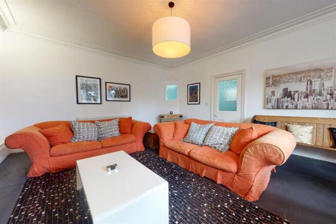 2 bed Flat to rent Image 4