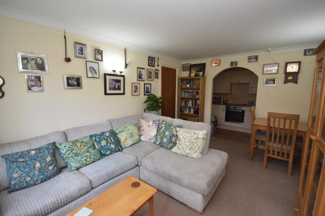 Lounge/Dining Roo...