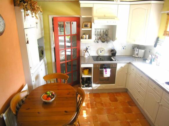 KITCHEN/BREAKFAST