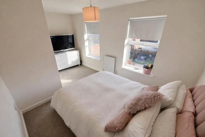 4 bed Town House to rent Image 11
