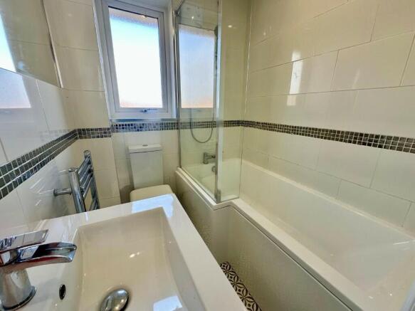 2 bed Town House to rent Image 9
