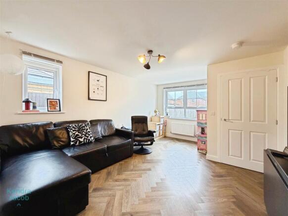 3 bed Semi-Detached for sale Image 7
