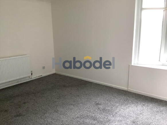 2 bed Terraced to rent Image 5