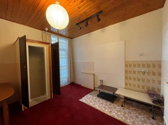 6 bed House for sale Image 4