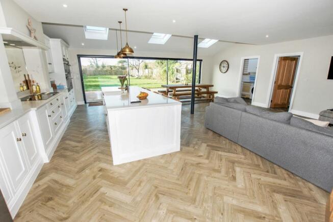 Kitchen/dining rm