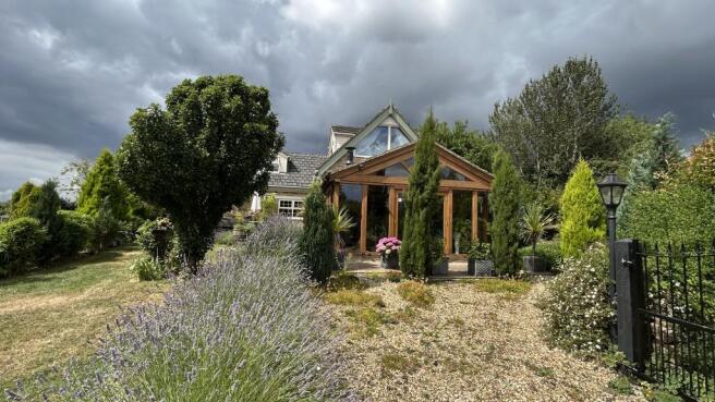 4 bed Detached for sale Image 4