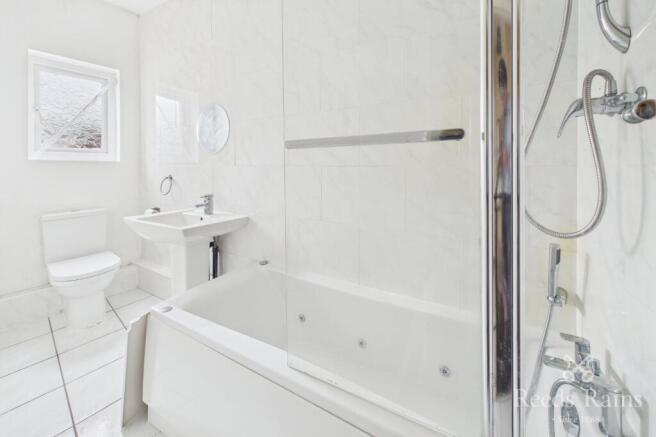 2 bed Terraced to rent Image 6