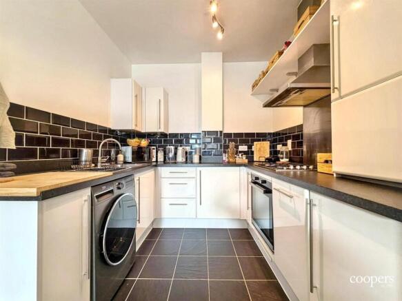Kitchen (10).jpg