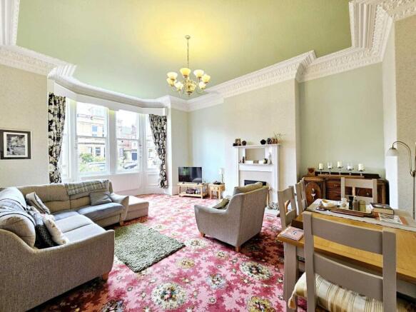 3 bed Flat for sale Image 3