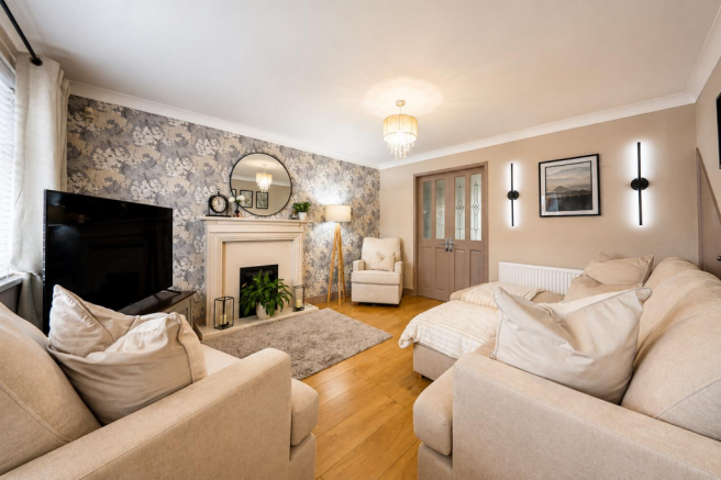 4 bed Semi-Detached for sale Image 5