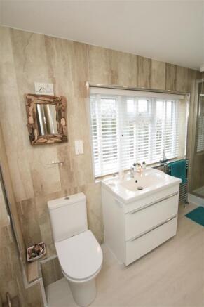 LARGE 4 PIECE BATHROOM