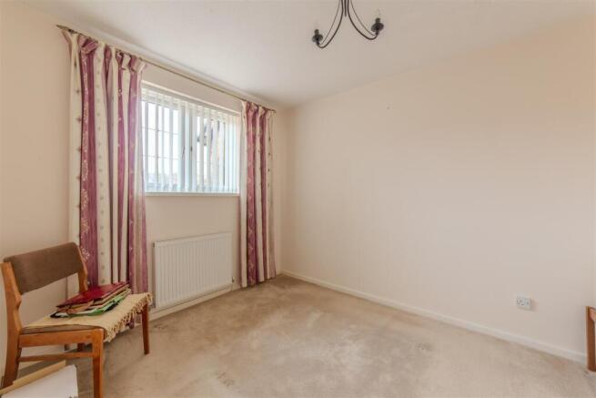 56 Gifford Close-5.jpg