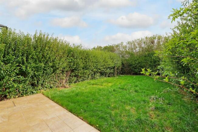 2 bed End of Terrace to rent Image 12