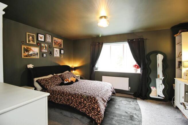3 bed Semi-Detached for sale Image 9