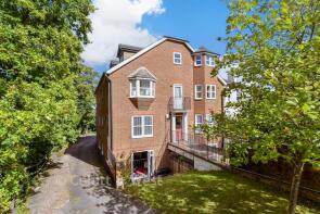 Flat 1, 34 Bridge House Court, Upper Bridge Road, Redhill RH1 6DD