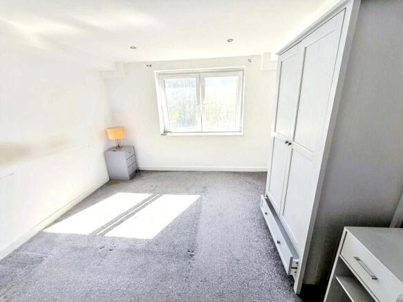 2 bed Flat for sale Image 11
