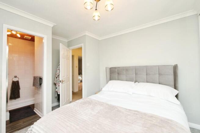 4 bed Bungalow for sale Image 10