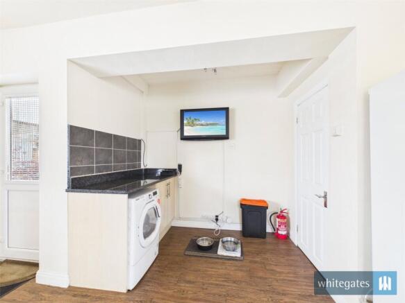 4 bed Semi-Detached for sale Image 11