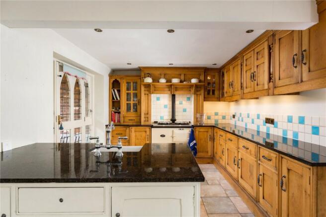 4 bed Detached for sale Image 5