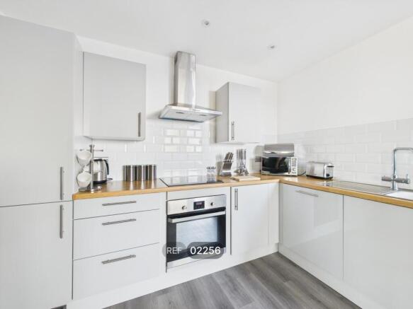 2 bed Apartment to rent Image 5