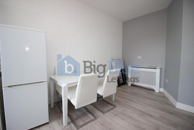 2 bed House Share to rent Image 4