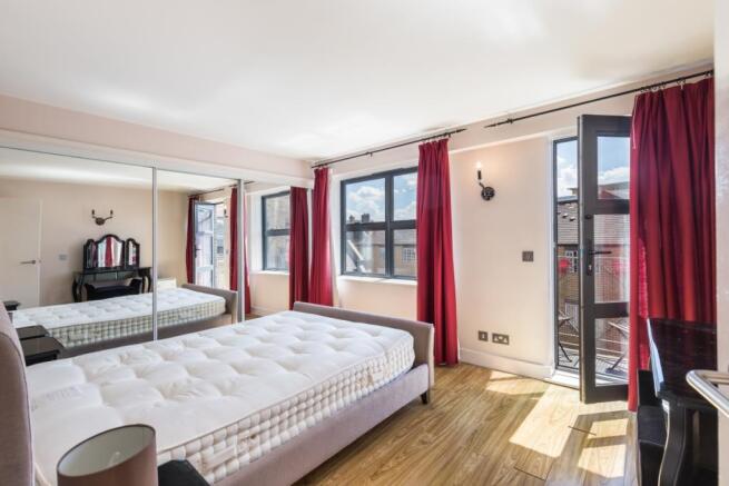 Hobbs Court 25 - bed