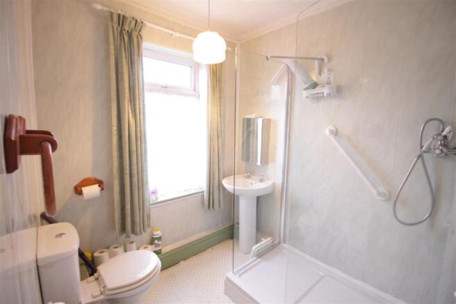 SHOWER ROOM