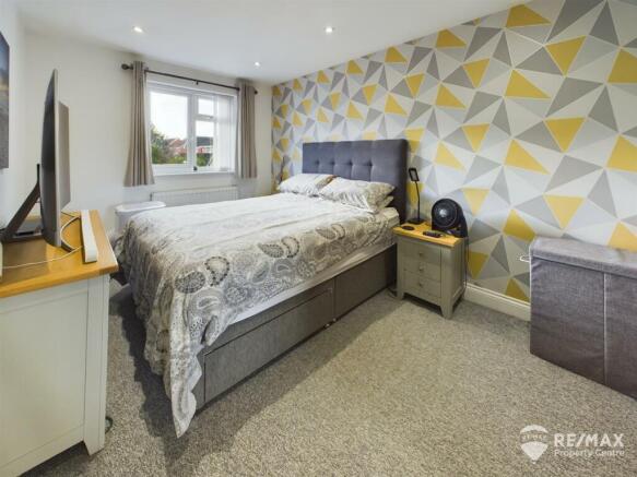 Bedroom 1.jpg